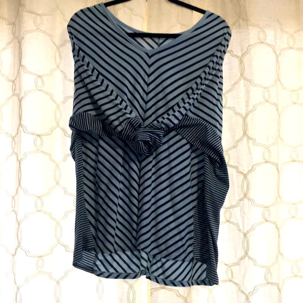 Light and dark blue half long sleeved blouse.
